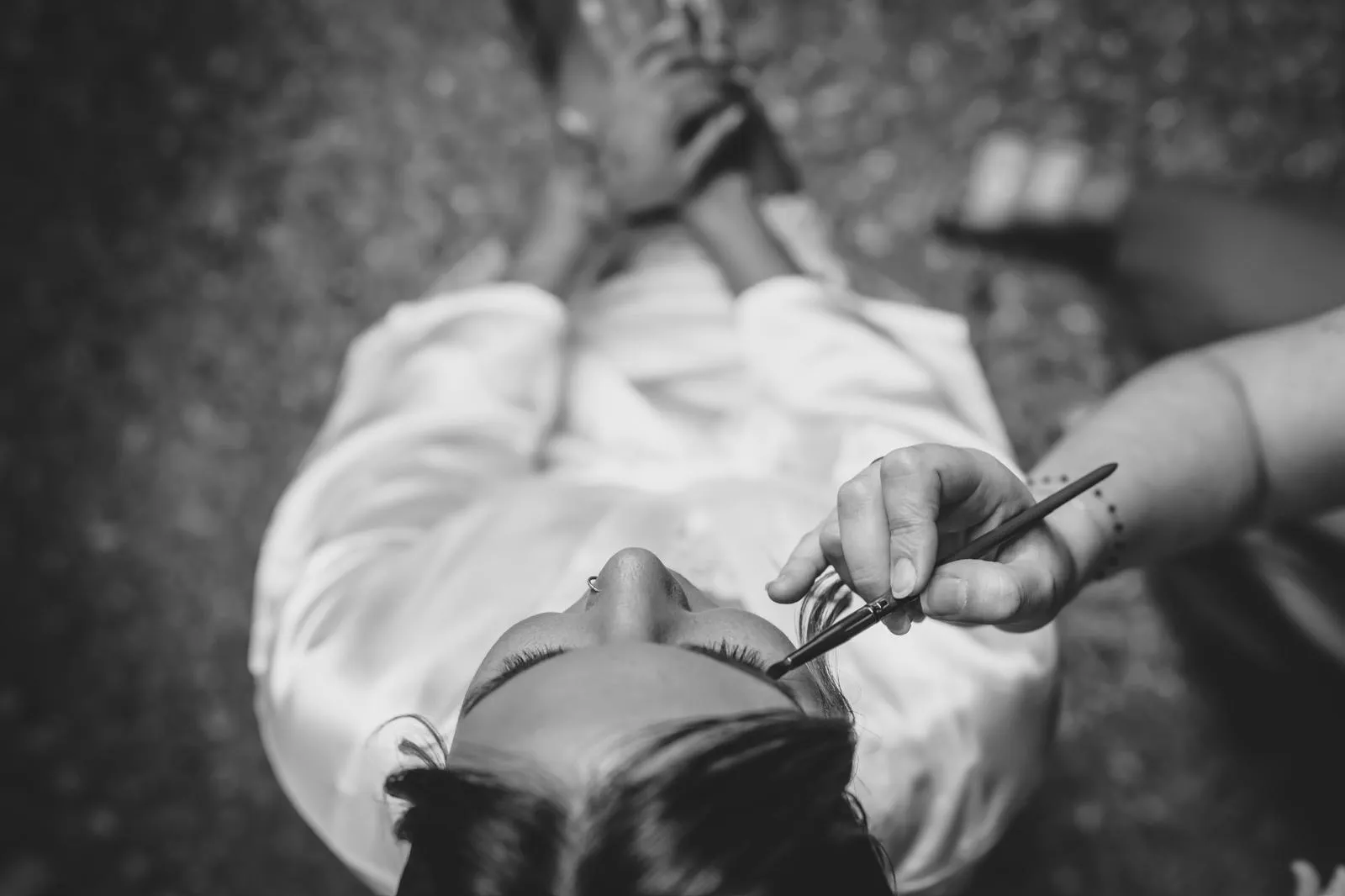 Bridal makeup in Veneto, black-and-white wedding photograph
