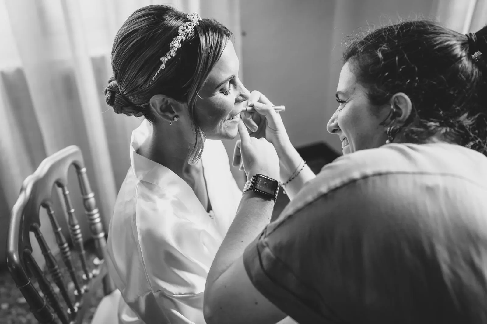 Bridal hair in Veneto, black-and-white detail