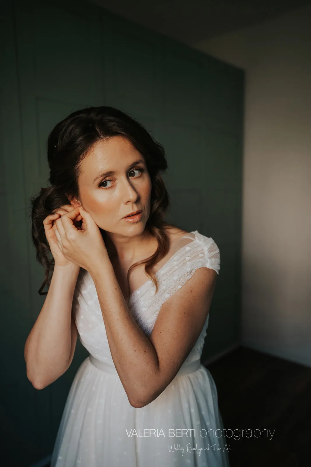 Portrait of a bride with natural bridal makeup in Padua